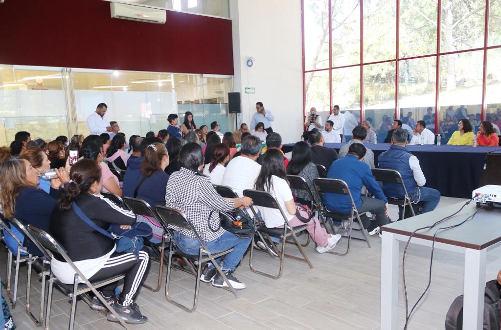 Brinda atención UATx a padres de familia
